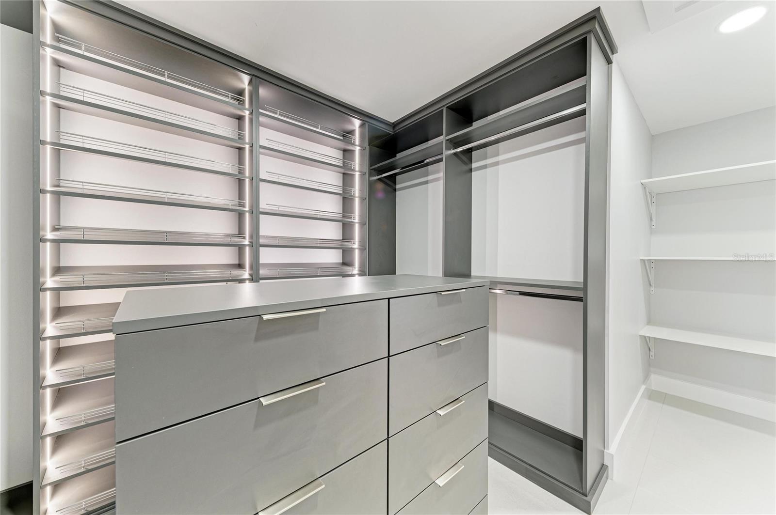 Image 40 of 73 For 258 Tait Terrace Se