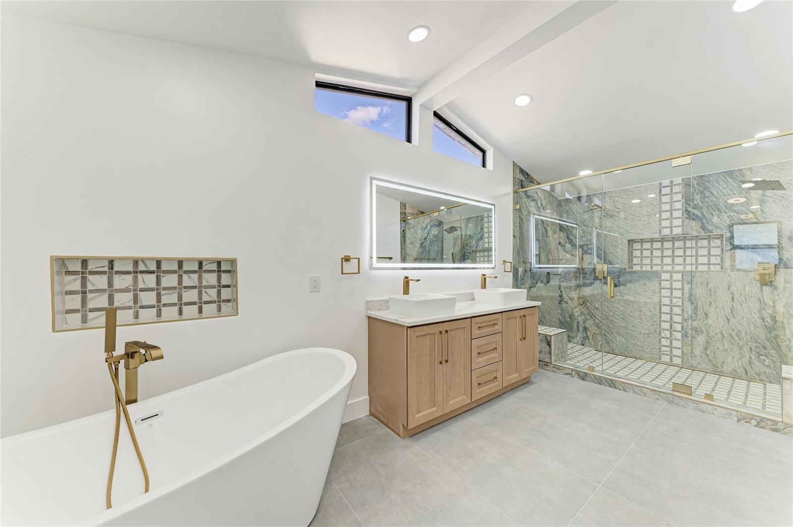 Image 41 of 73 For 258 Tait Terrace Se