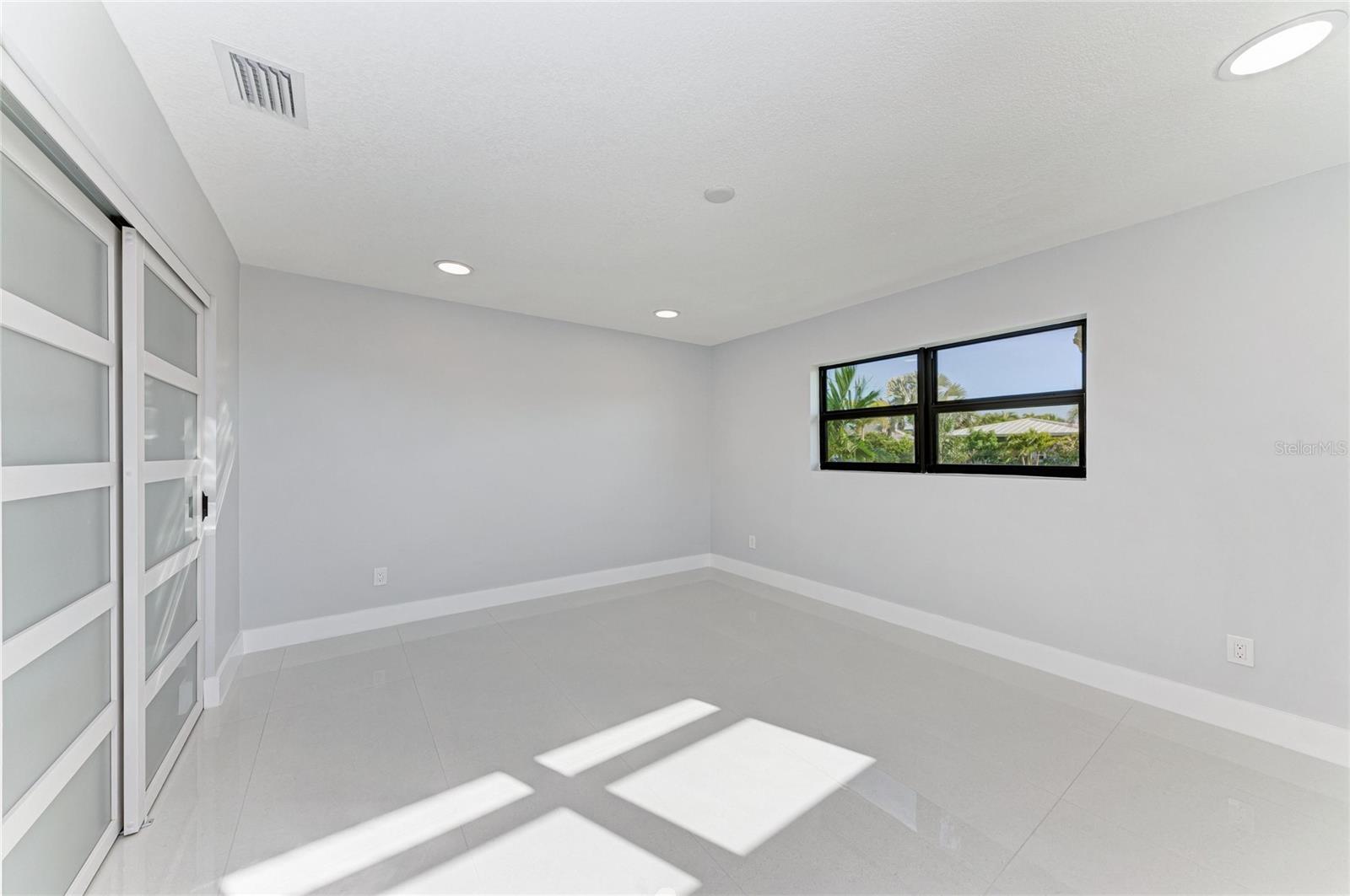 Image 44 of 73 For 258 Tait Terrace Se