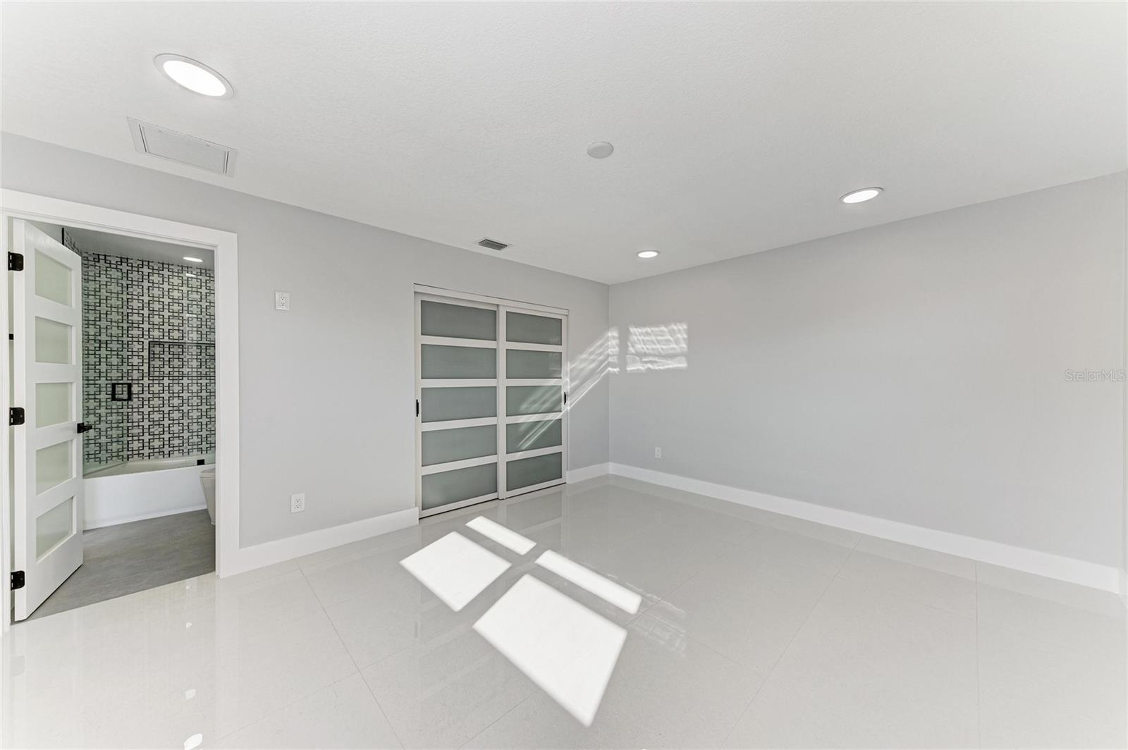 Image 45 of 73 For 258 Tait Terrace Se