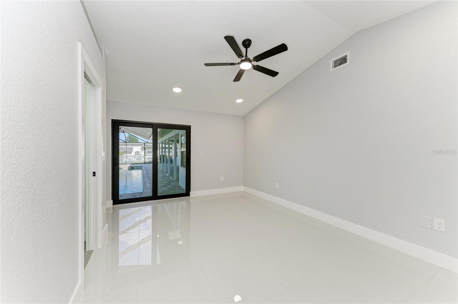 Image 49 of 73 For 258 Tait Terrace Se