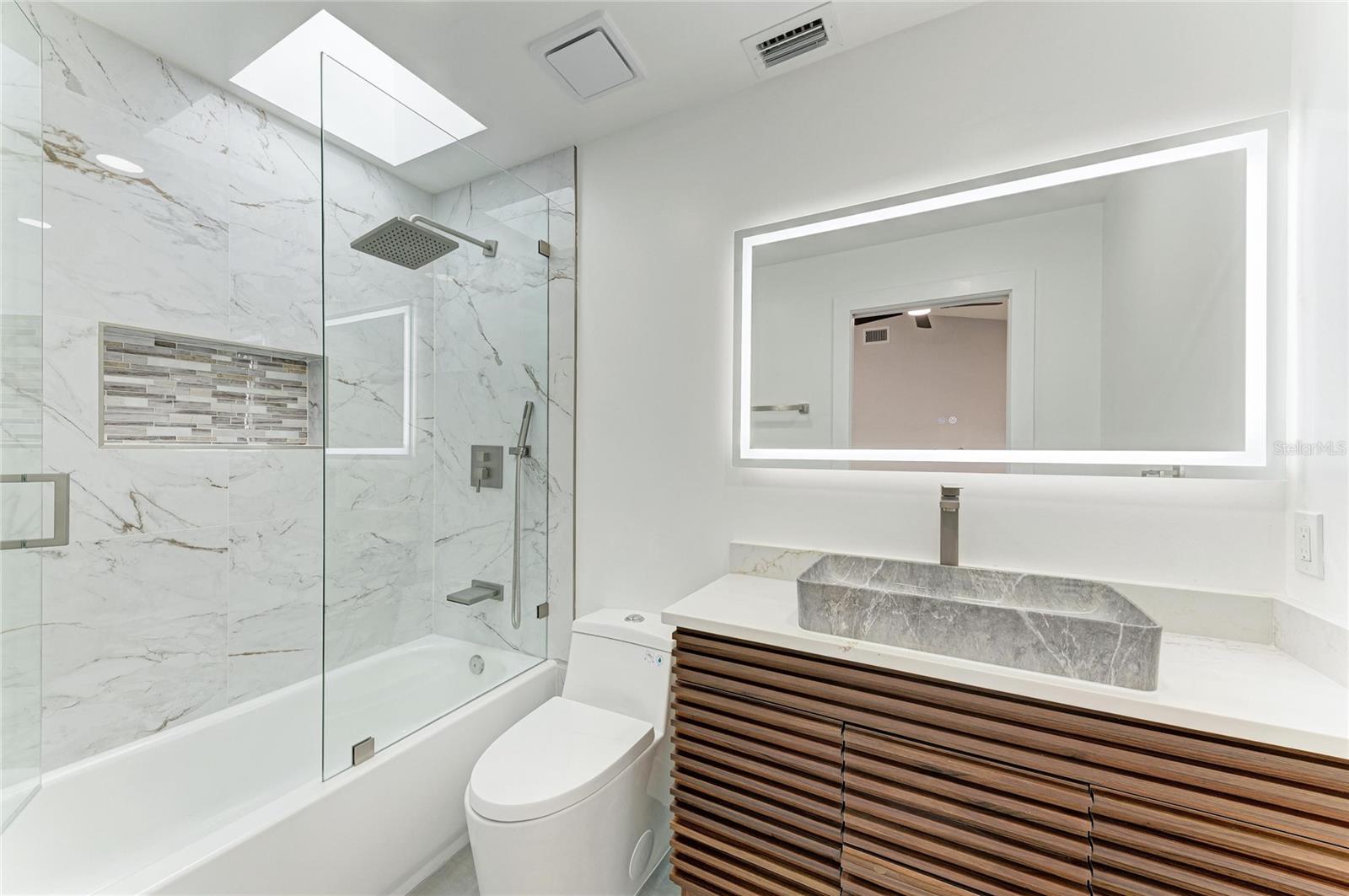 Image 52 of 73 For 258 Tait Terrace Se