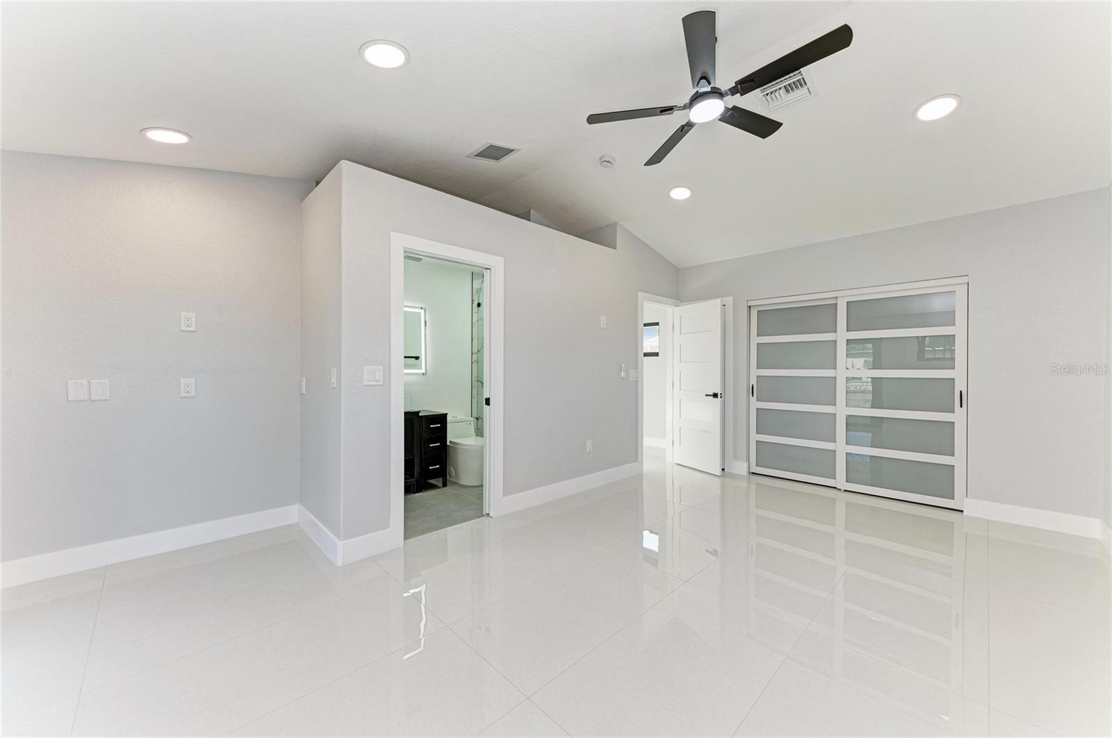 Image 54 of 73 For 258 Tait Terrace Se