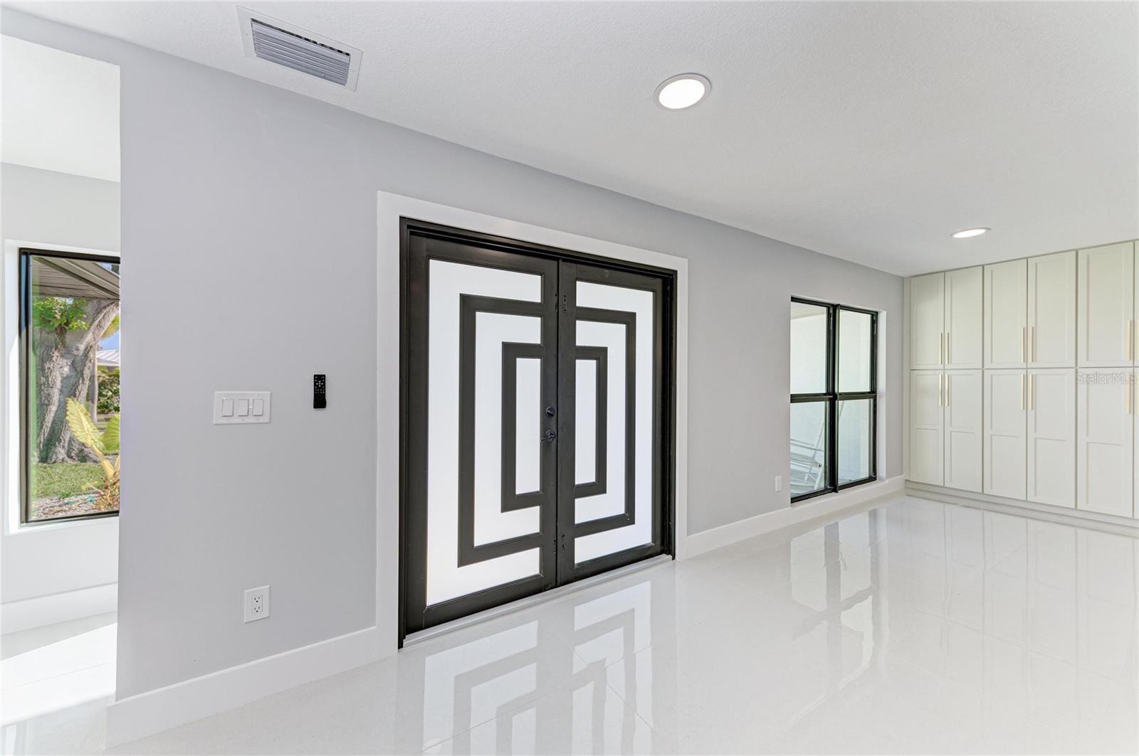 Image 8 of 73 For 258 Tait Terrace Se