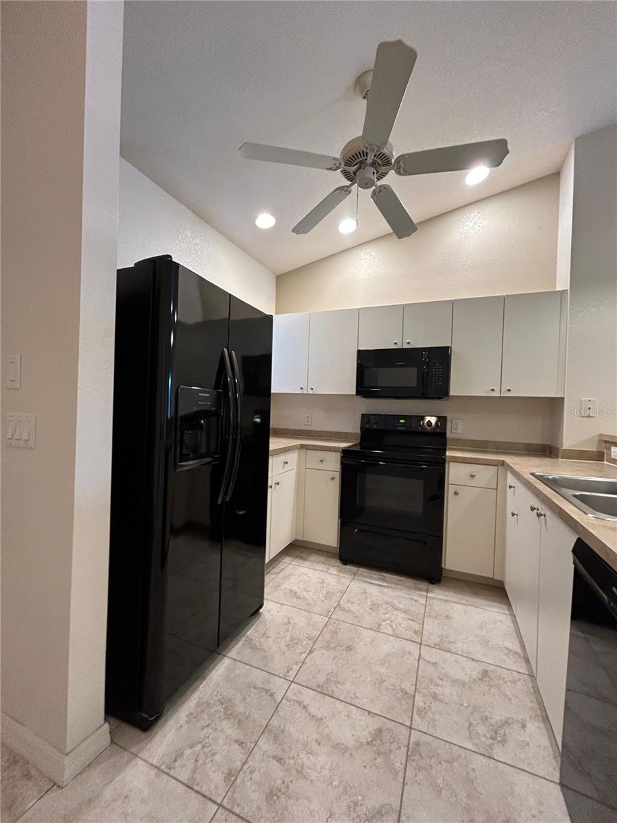 Image 6 of 18 For 1490 San Cristobal Avenue B4