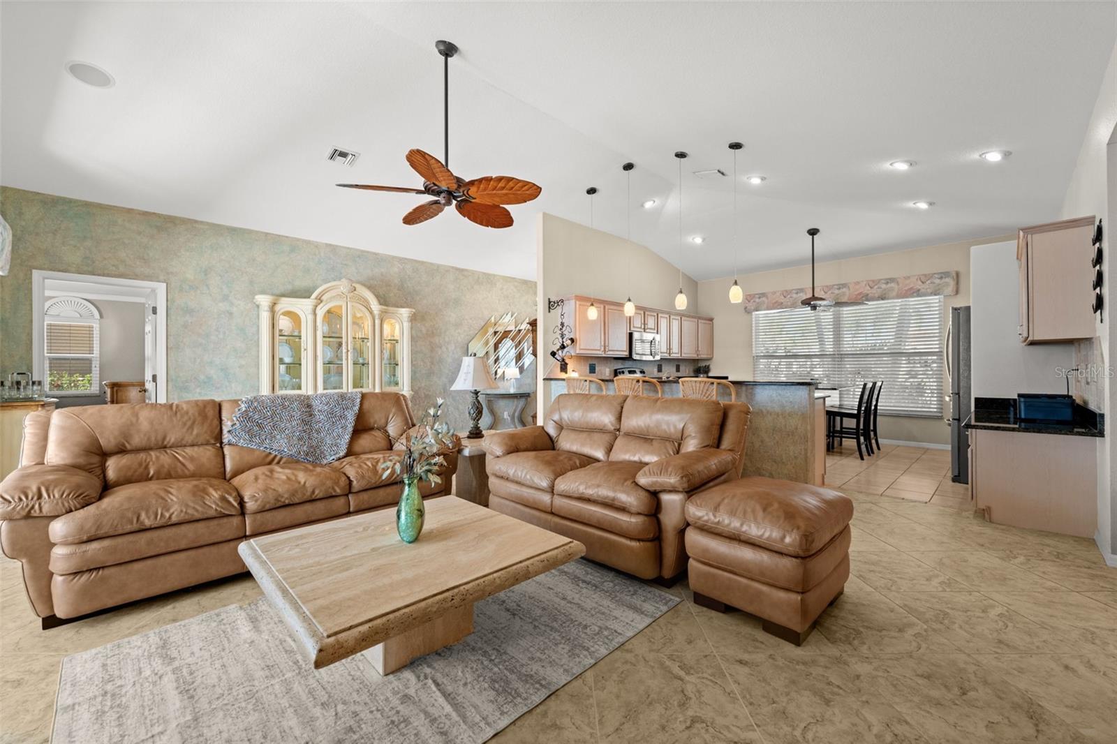 Image 10 of 50 For 626 Cape Coral Parkway W
