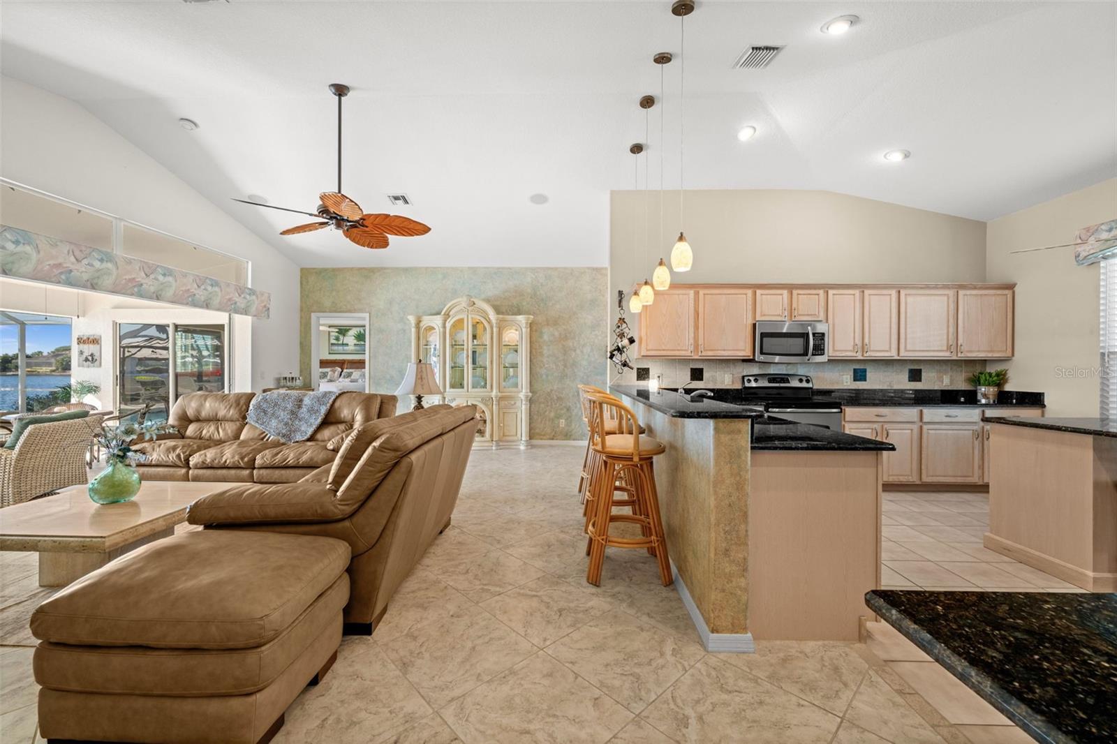 Image 13 of 50 For 626 Cape Coral Parkway W
