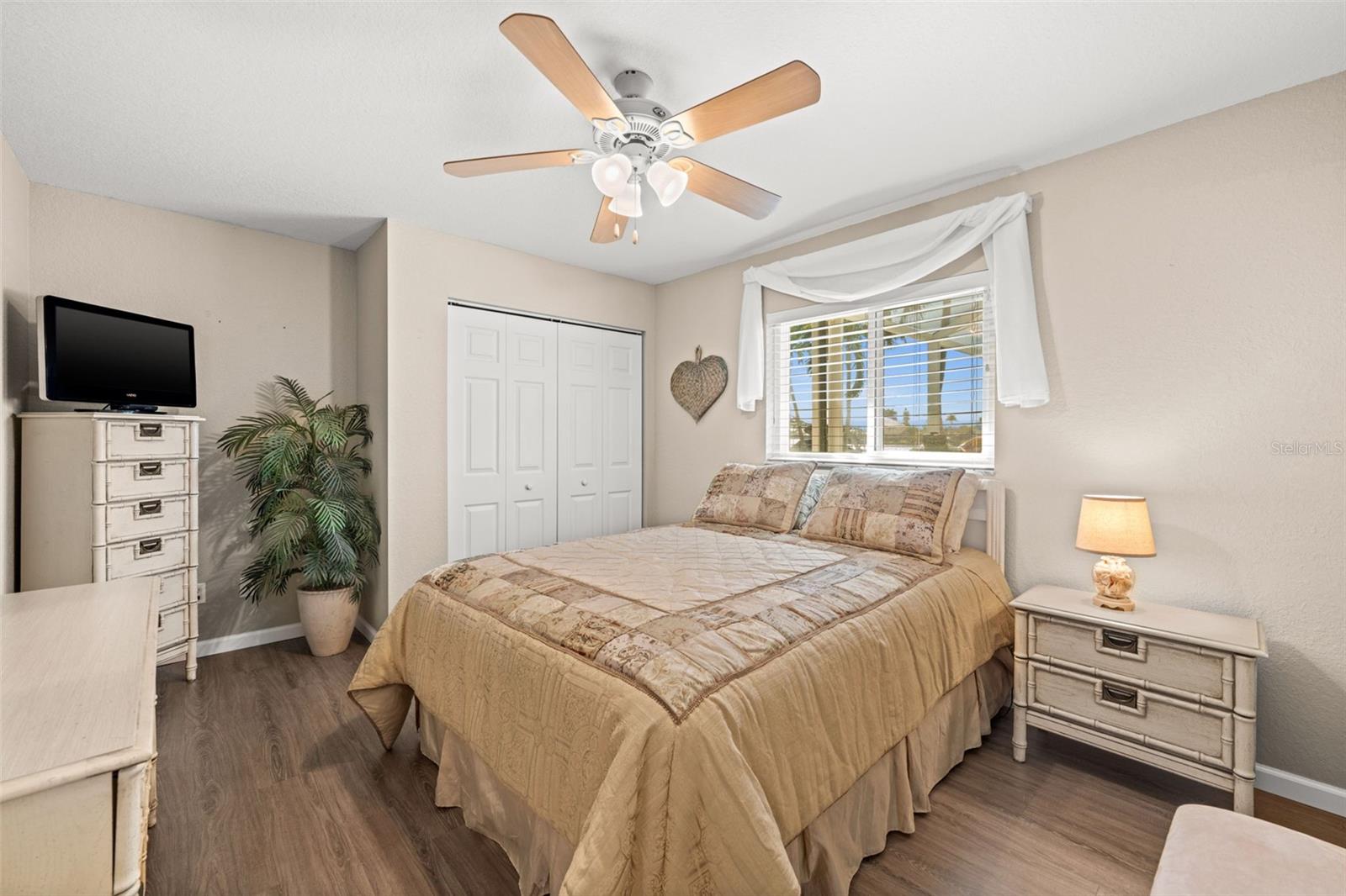 Image 21 of 50 For 626 Cape Coral Parkway W