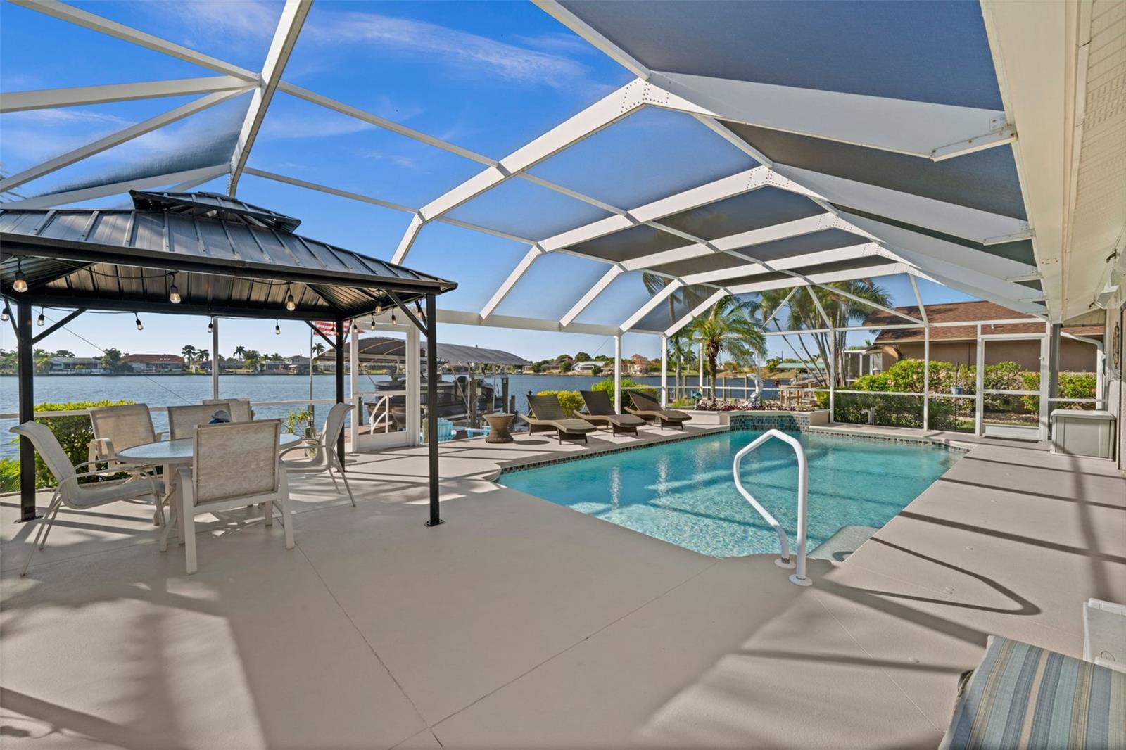 Image 28 of 50 For 626 Cape Coral Parkway W