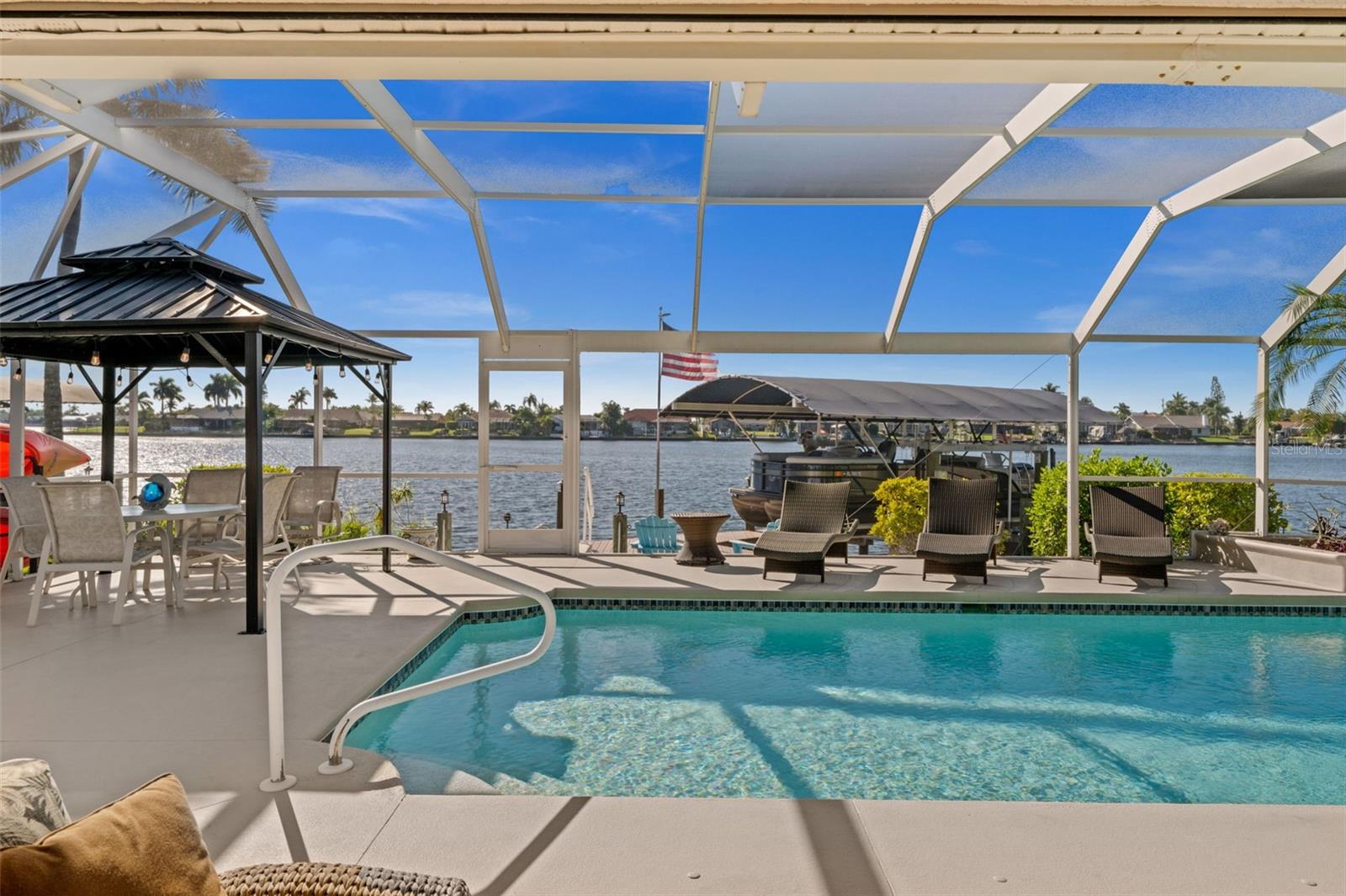 Image 3 of 50 For 626 Cape Coral Parkway W