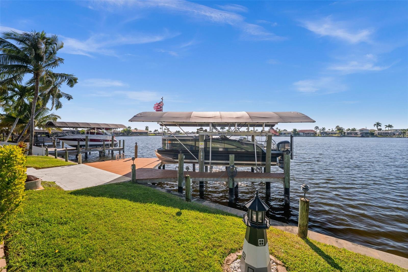 Image 32 of 50 For 626 Cape Coral Parkway W