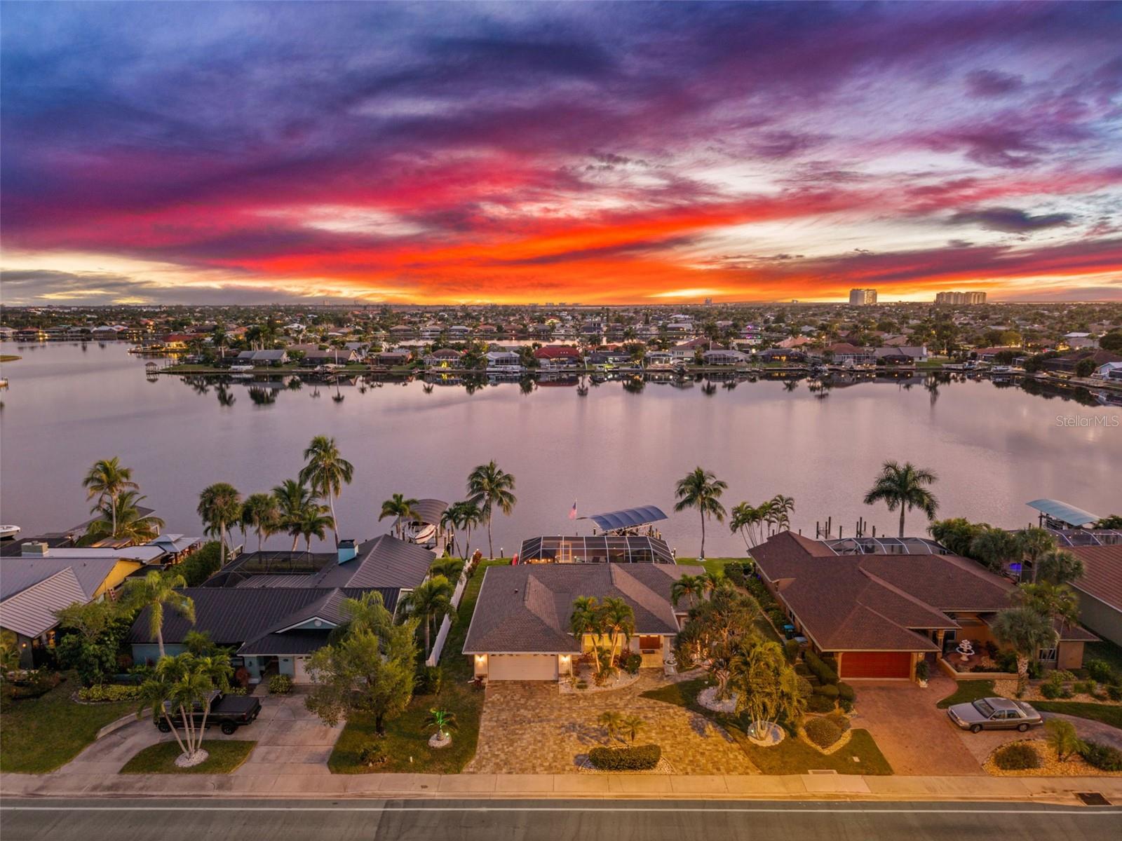 Image 39 of 50 For 626 Cape Coral Parkway W