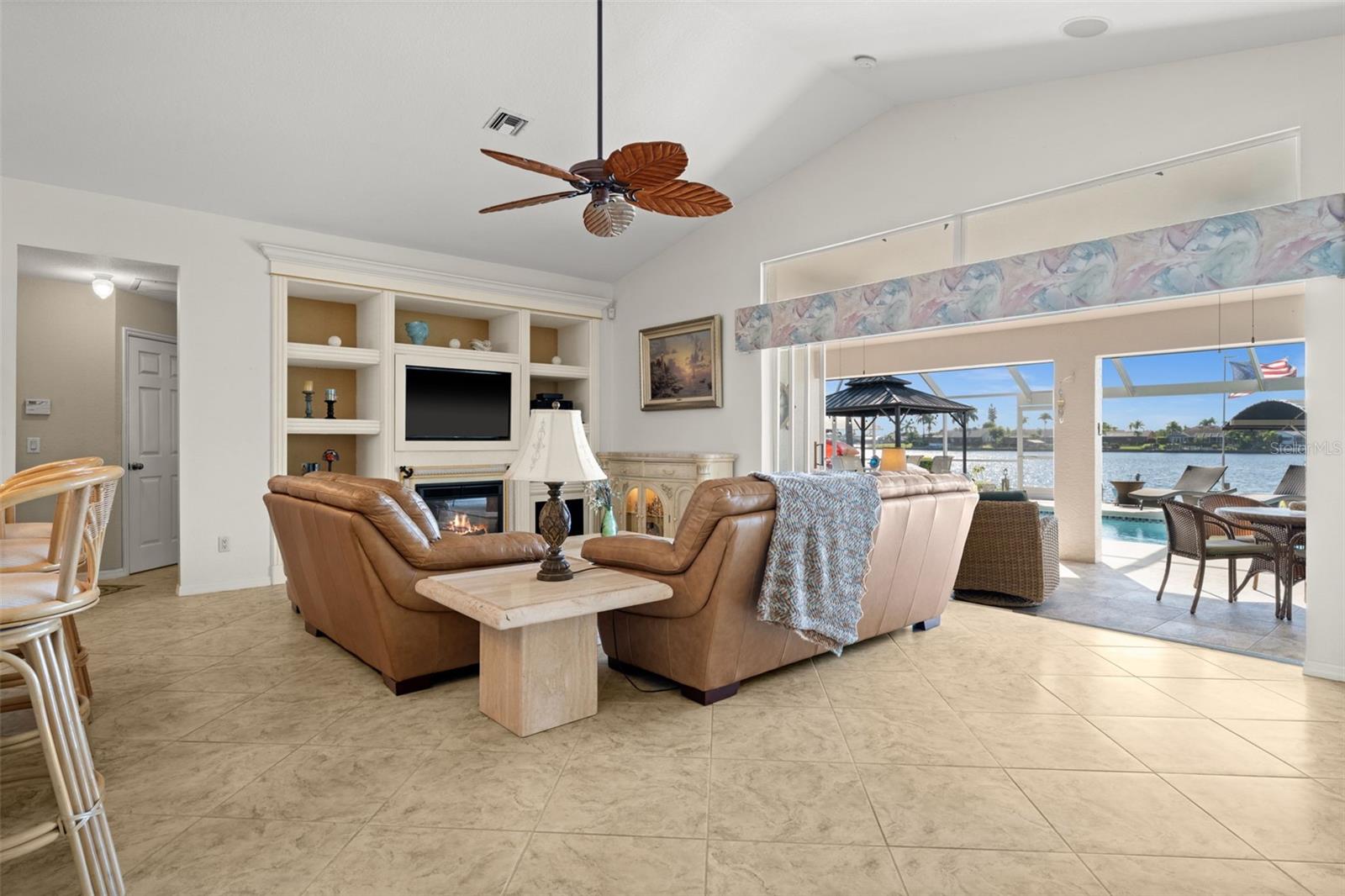 Image 9 of 50 For 626 Cape Coral Parkway W