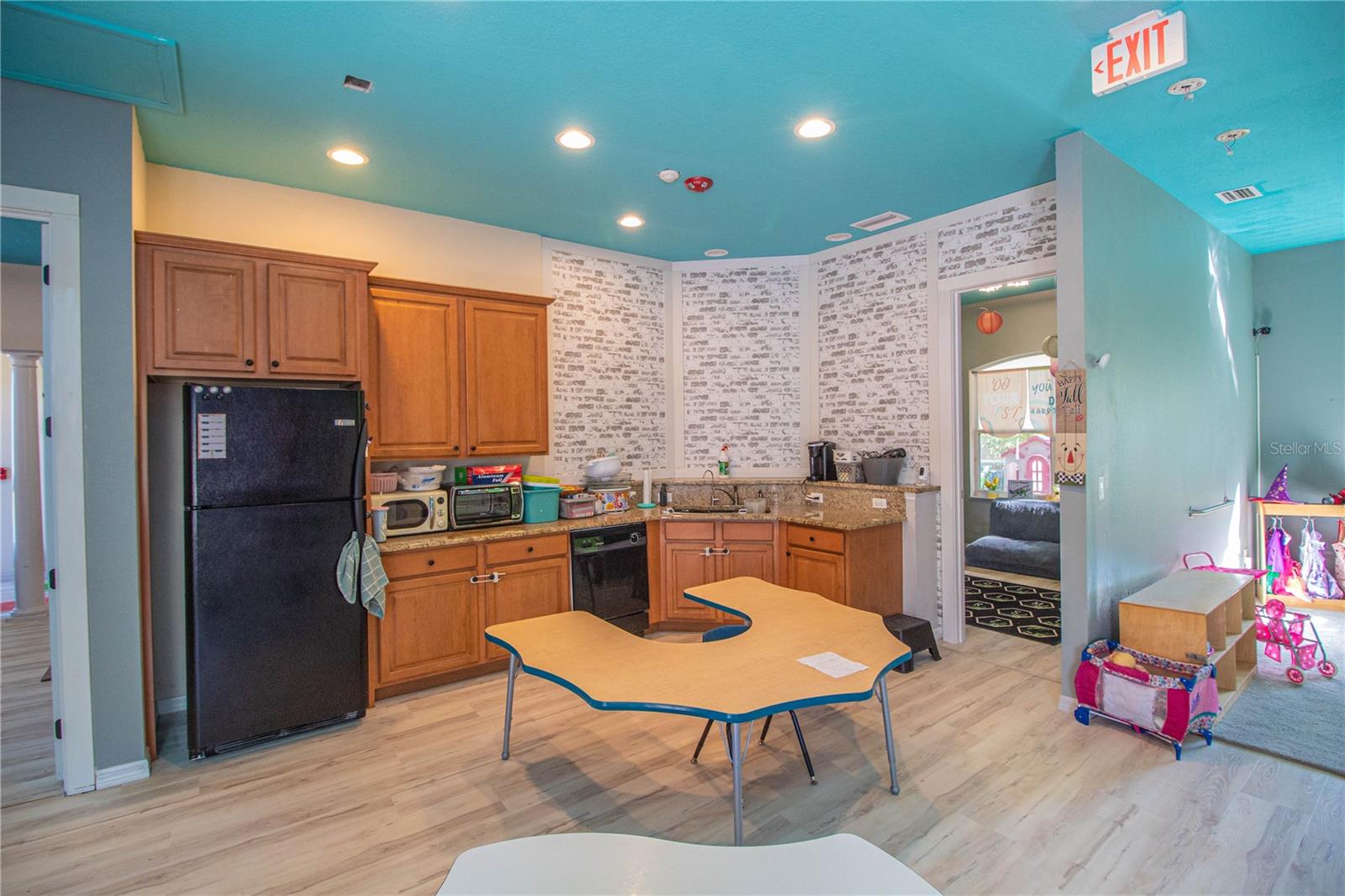 Image 16 of 61 For 17162 Toledo Blade Boulevard