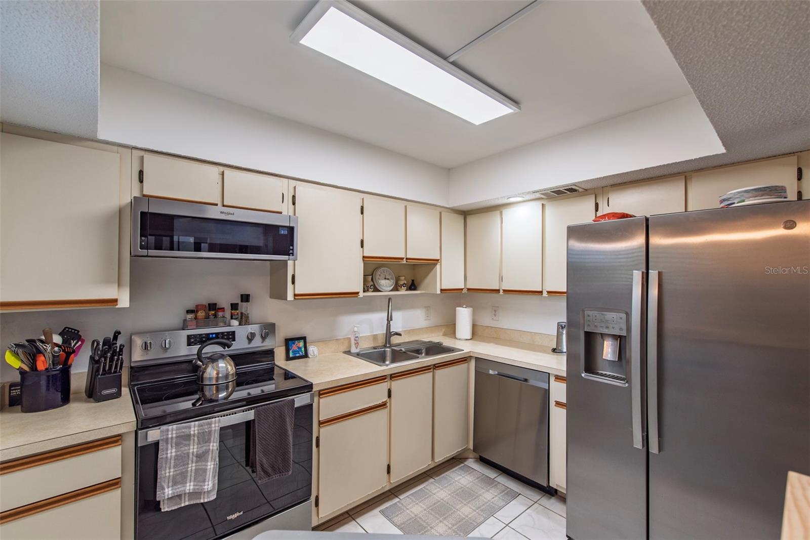 Image 3 of 19 For 19505 Quesada Avenue Nn101