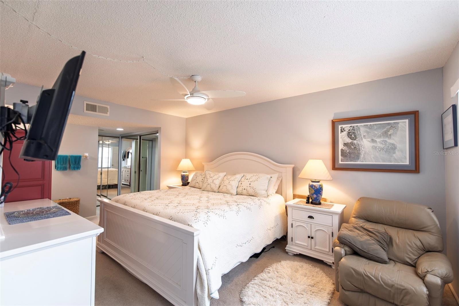 Image 6 of 19 For 19505 Quesada Avenue Nn101