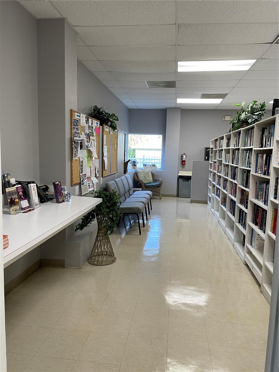 Image 22 of 43 For 10313 Nightwood Drive