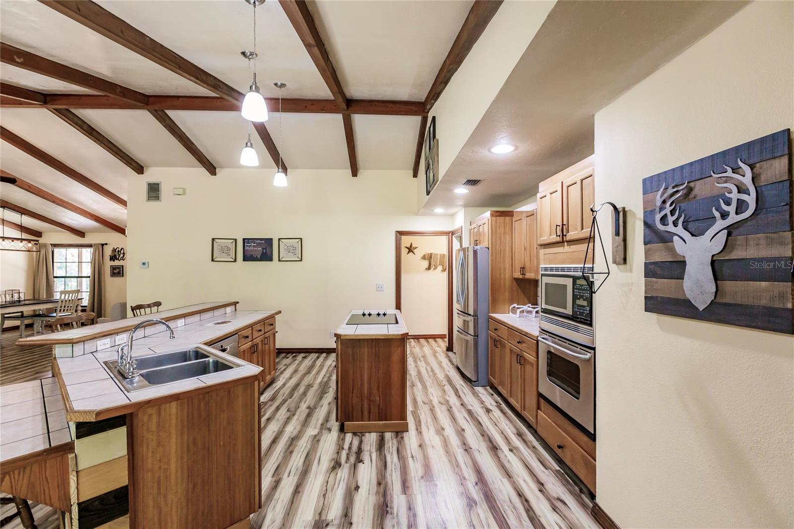 Listing photo id 13 for 5826 Highway 72