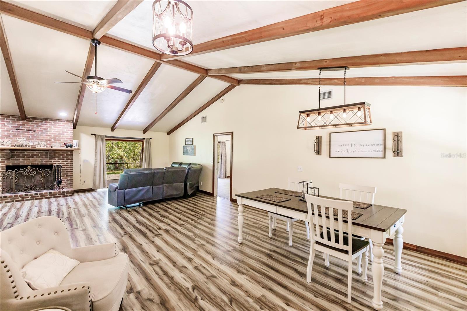 Listing photo id 14 for 5826 Highway 72