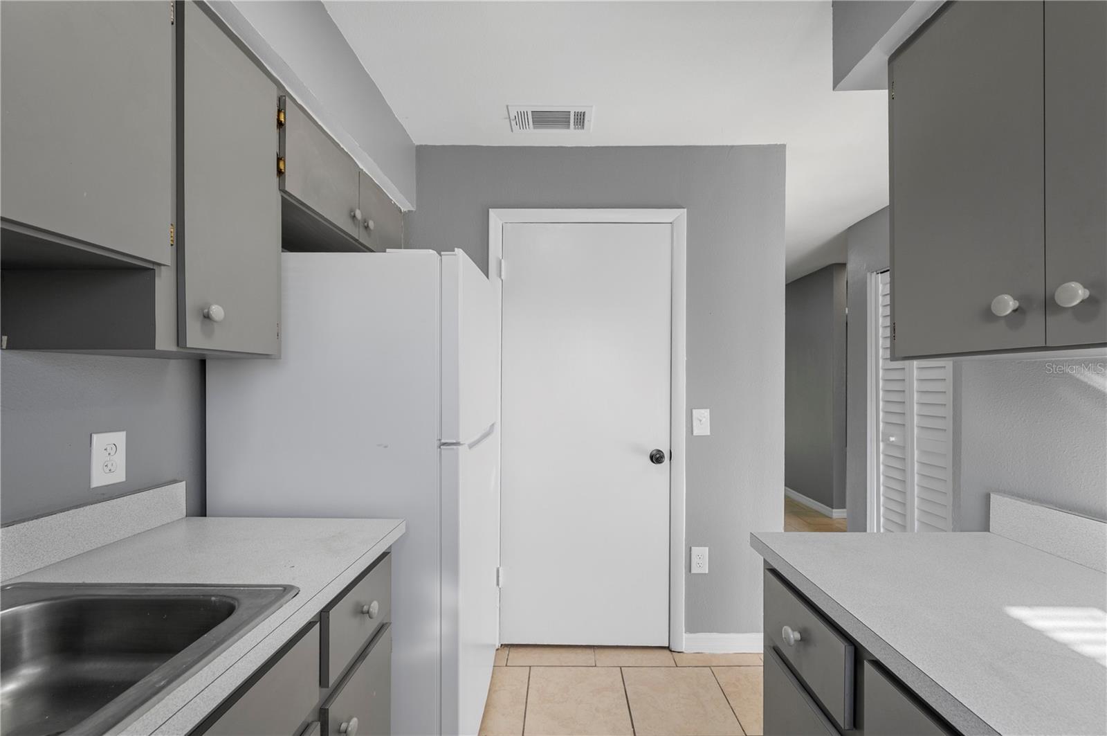 Image 23 of 52 For 1450 Gibson Street