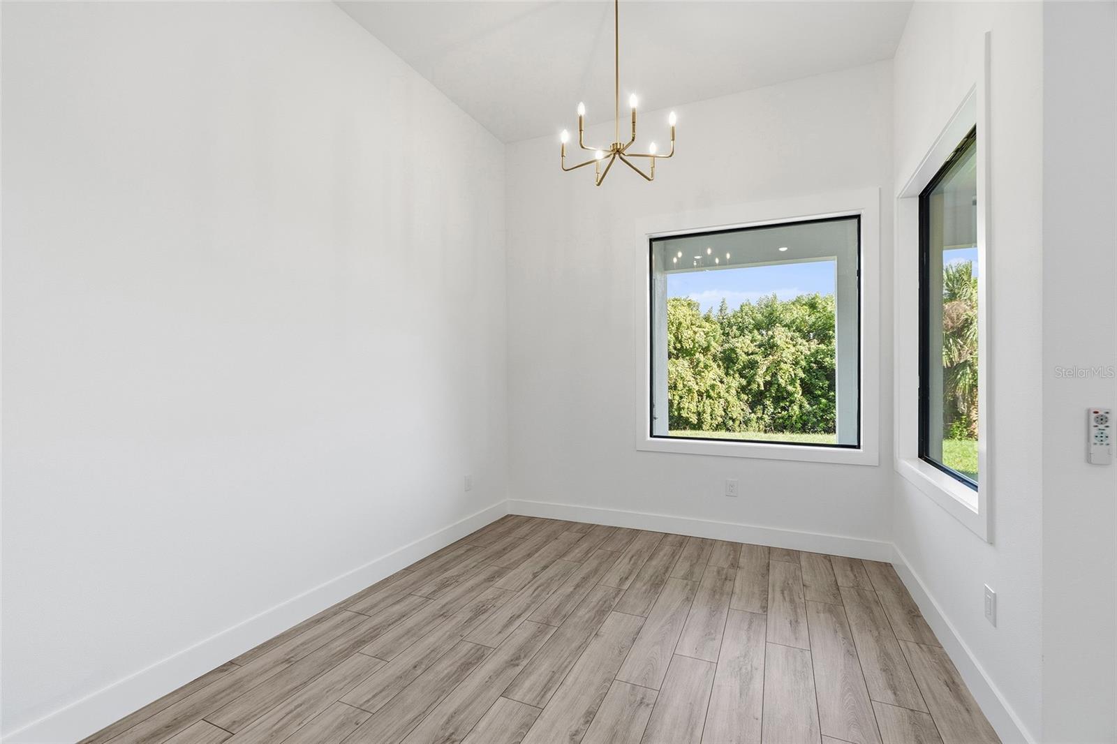 Image 12 of 55 For 210 Tournament Road