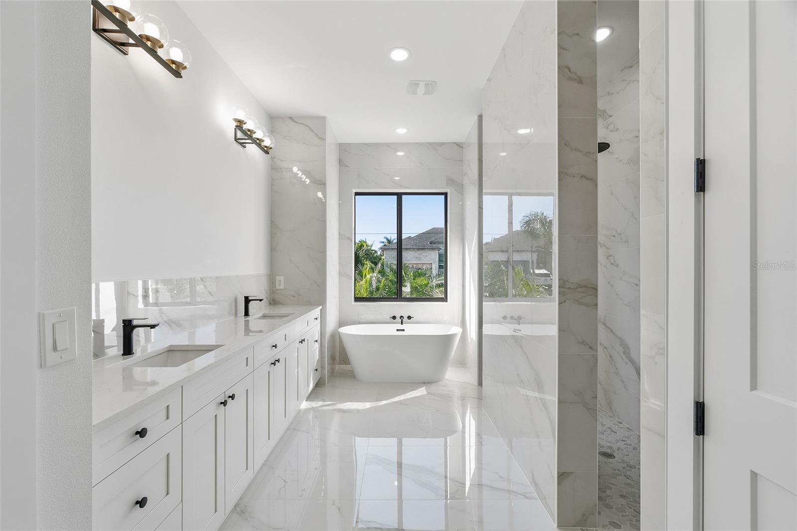 Image 18 of 55 For 210 Tournament Road