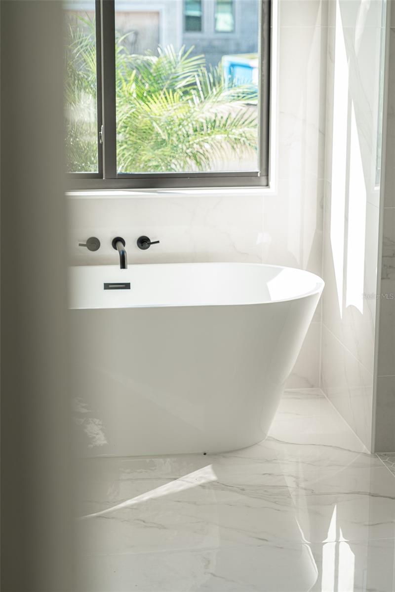 Image 20 of 55 For 210 Tournament Road