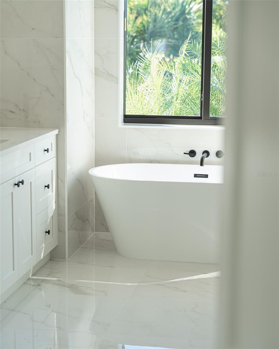 Image 21 of 55 For 210 Tournament Road