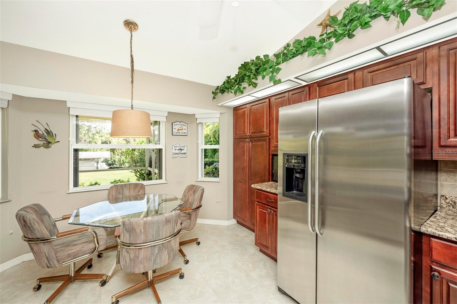 Image 10 of 27 For 552 Mccabe Street