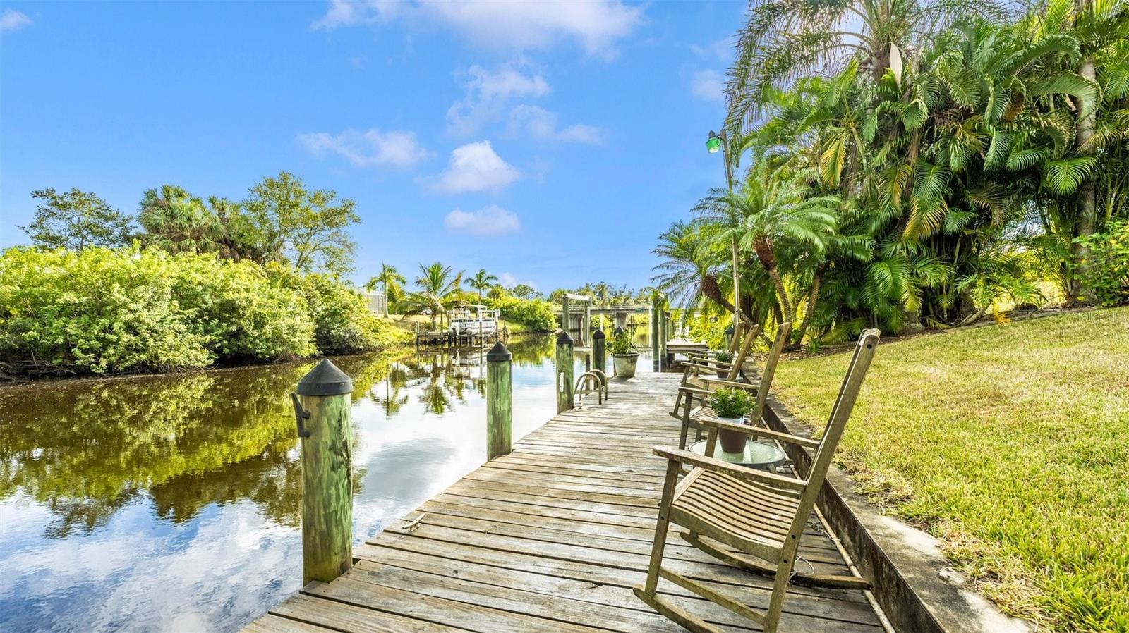 Image 16 of 27 For 552 Mccabe Street