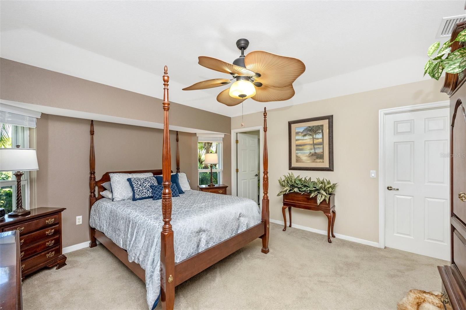 Image 18 of 27 For 552 Mccabe Street