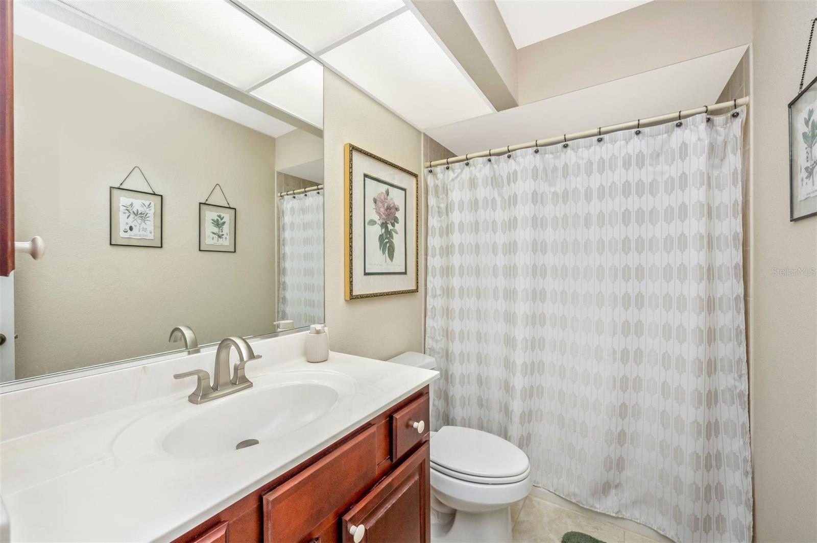 Image 23 of 27 For 552 Mccabe Street