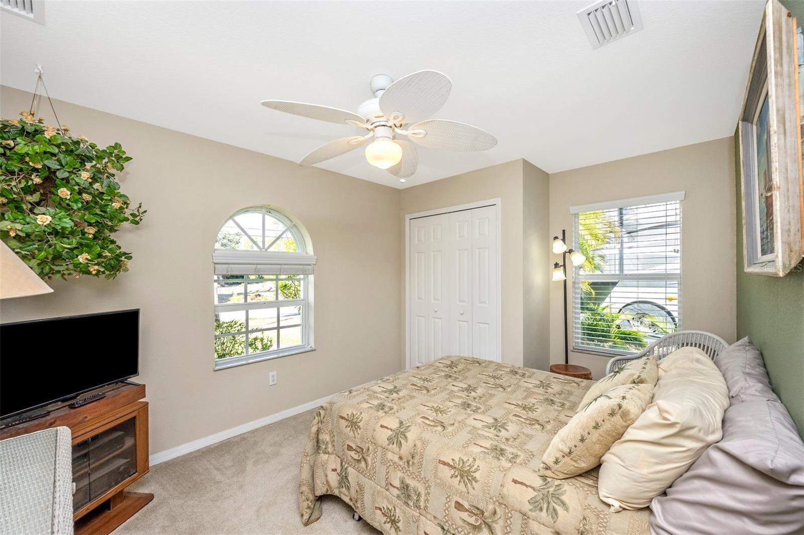 Image 24 of 27 For 552 Mccabe Street