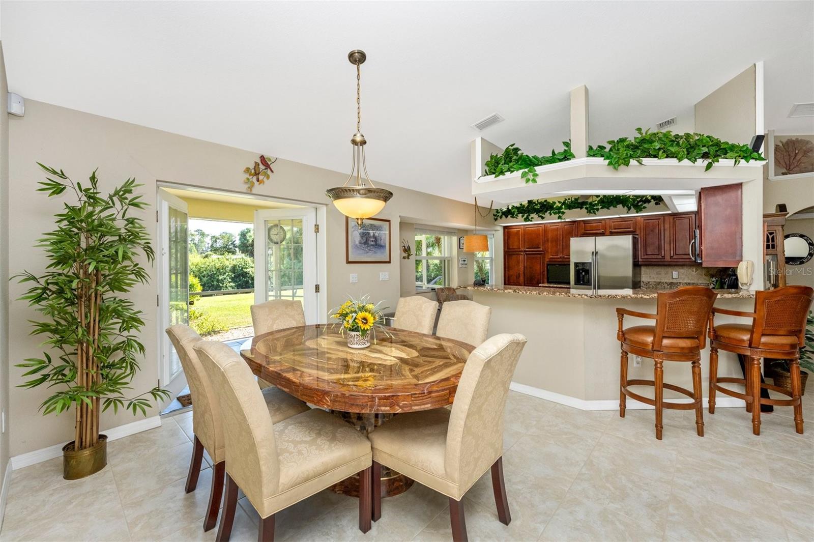 Image 6 of 27 For 552 Mccabe Street