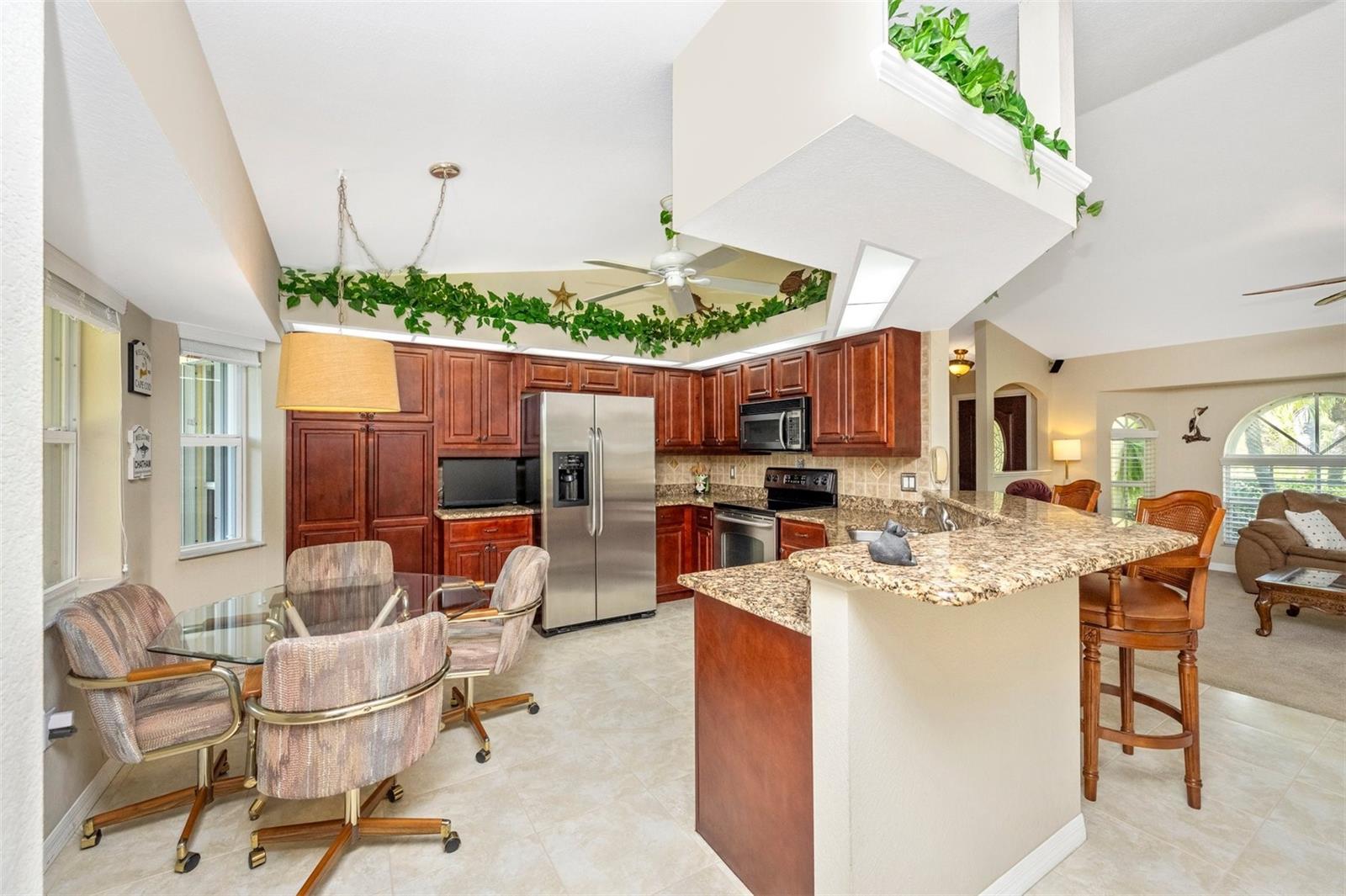 Image 7 of 27 For 552 Mccabe Street