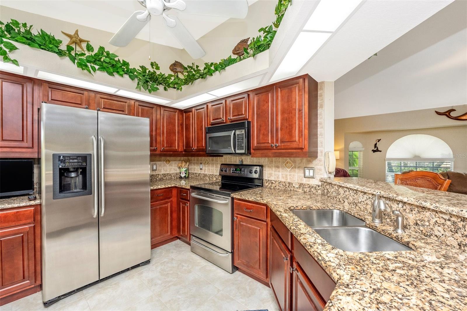 Image 8 of 27 For 552 Mccabe Street