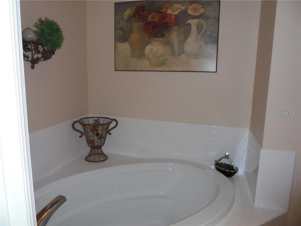 Image 5 of 15 For 255 End Drive 3306