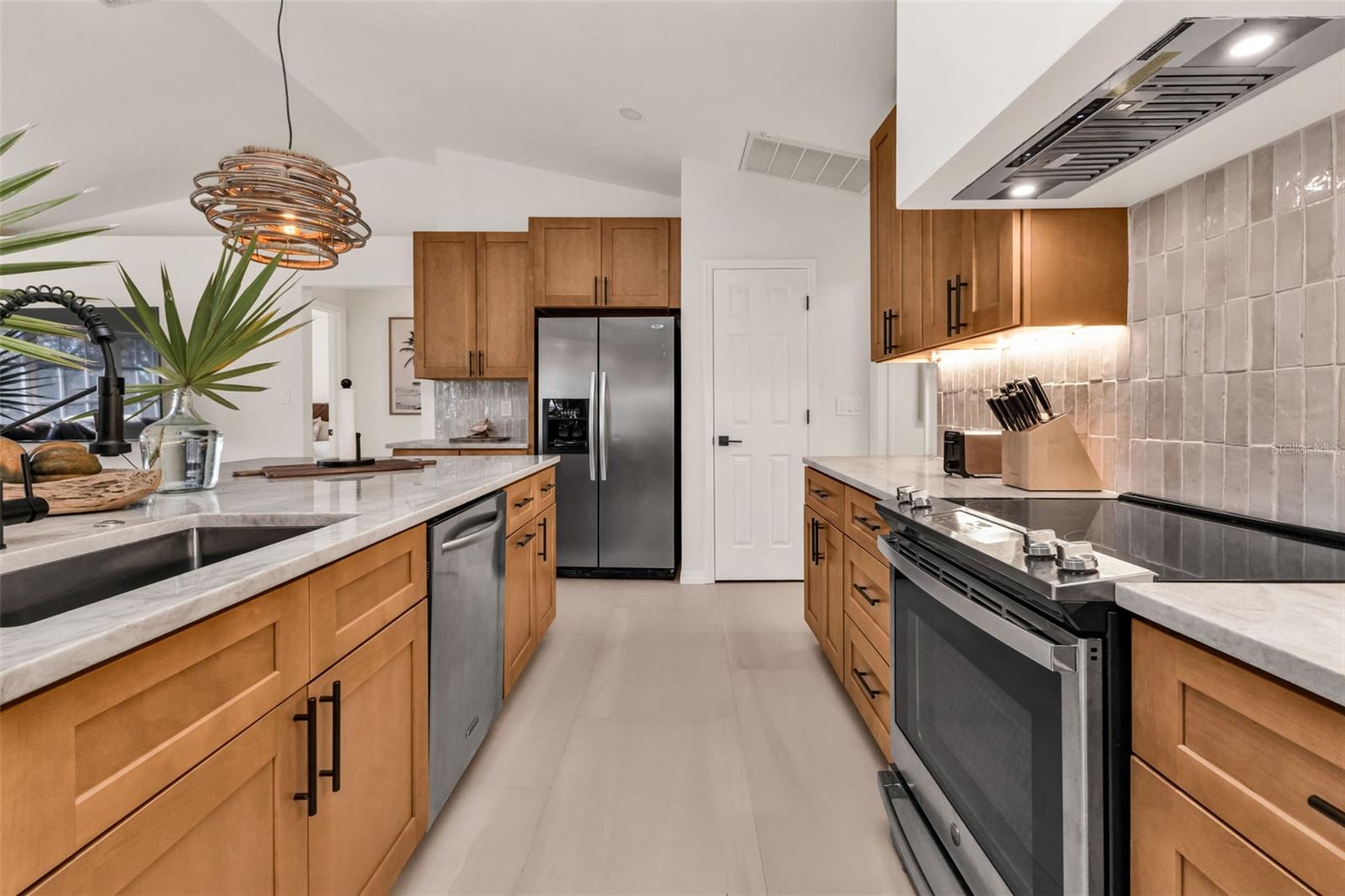 Image 12 of 52 For 730 Lomond Drive