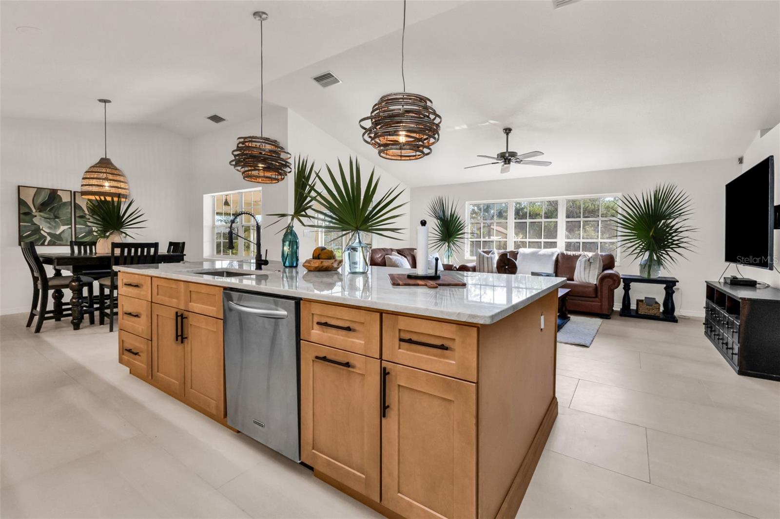 Image 15 of 52 For 730 Lomond Drive