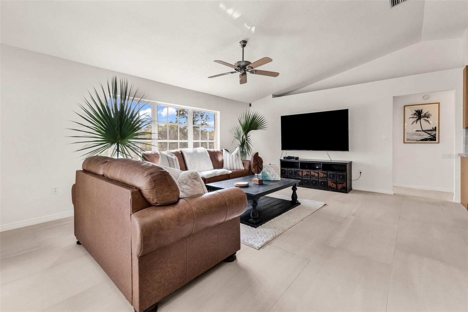 Image 17 of 52 For 730 Lomond Drive