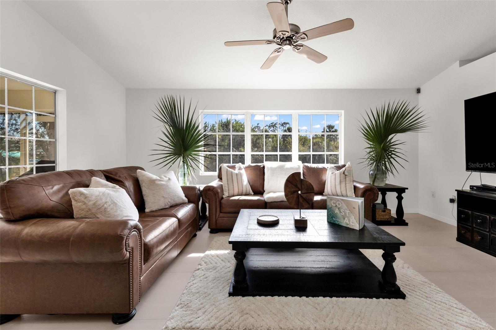 Image 18 of 52 For 730 Lomond Drive