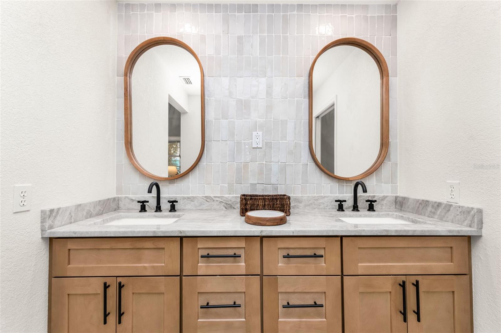 Image 24 of 52 For 730 Lomond Drive