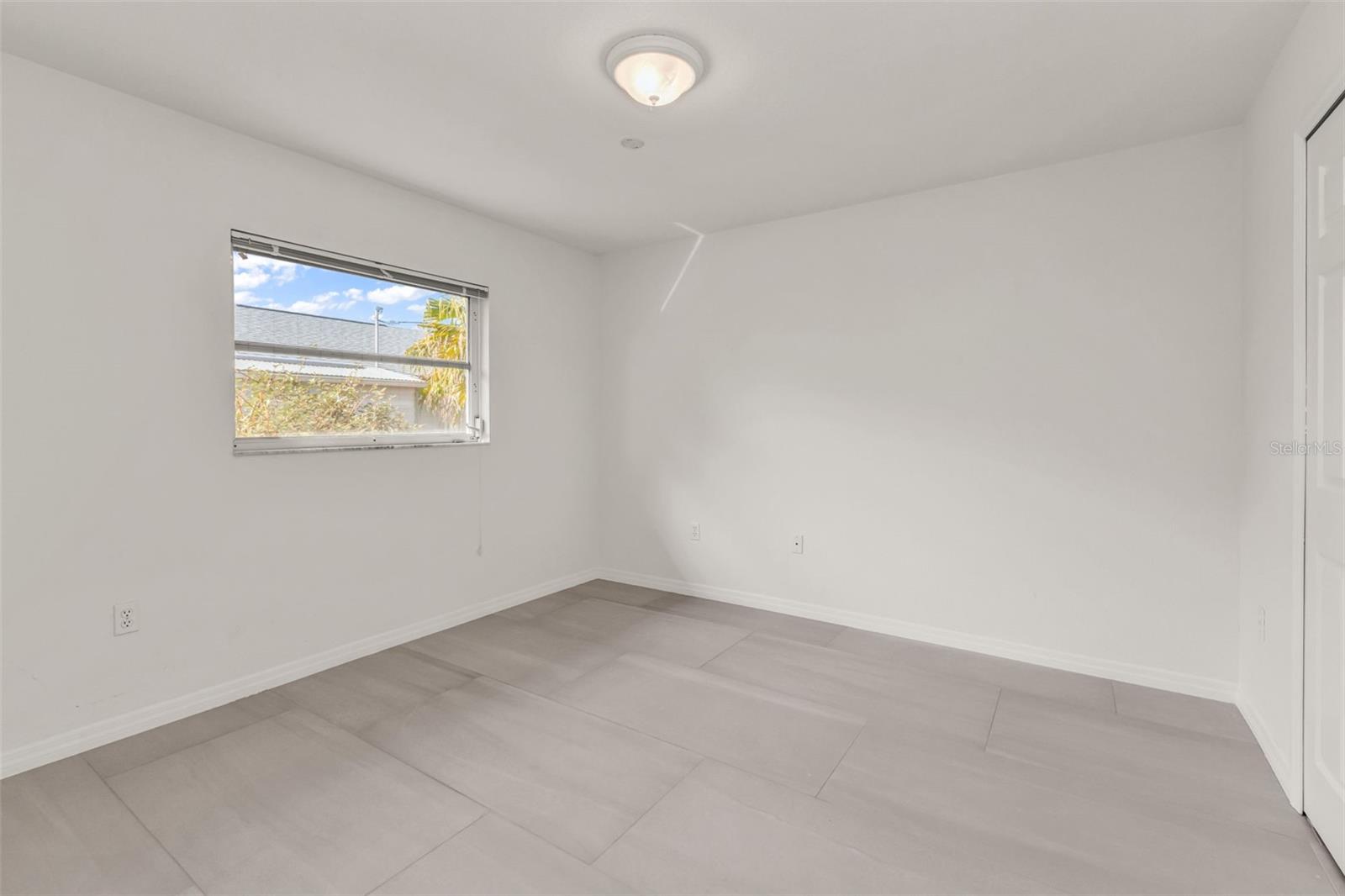 Image 32 of 52 For 730 Lomond Drive