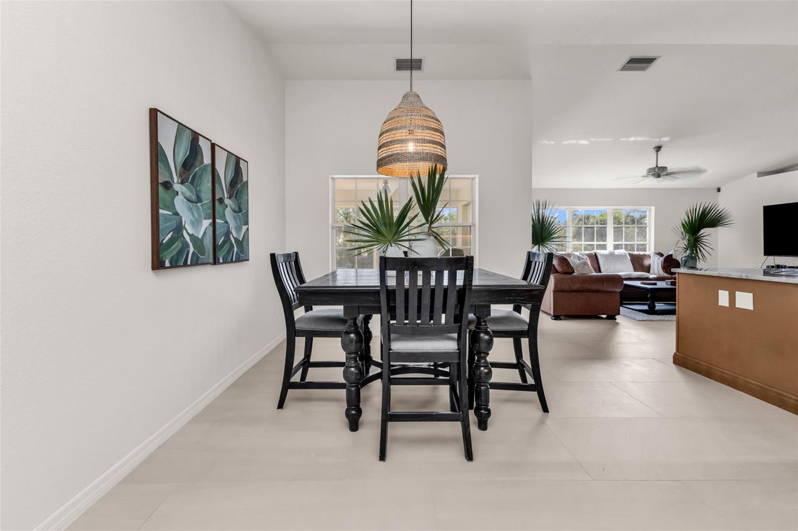 Image 8 of 52 For 730 Lomond Drive