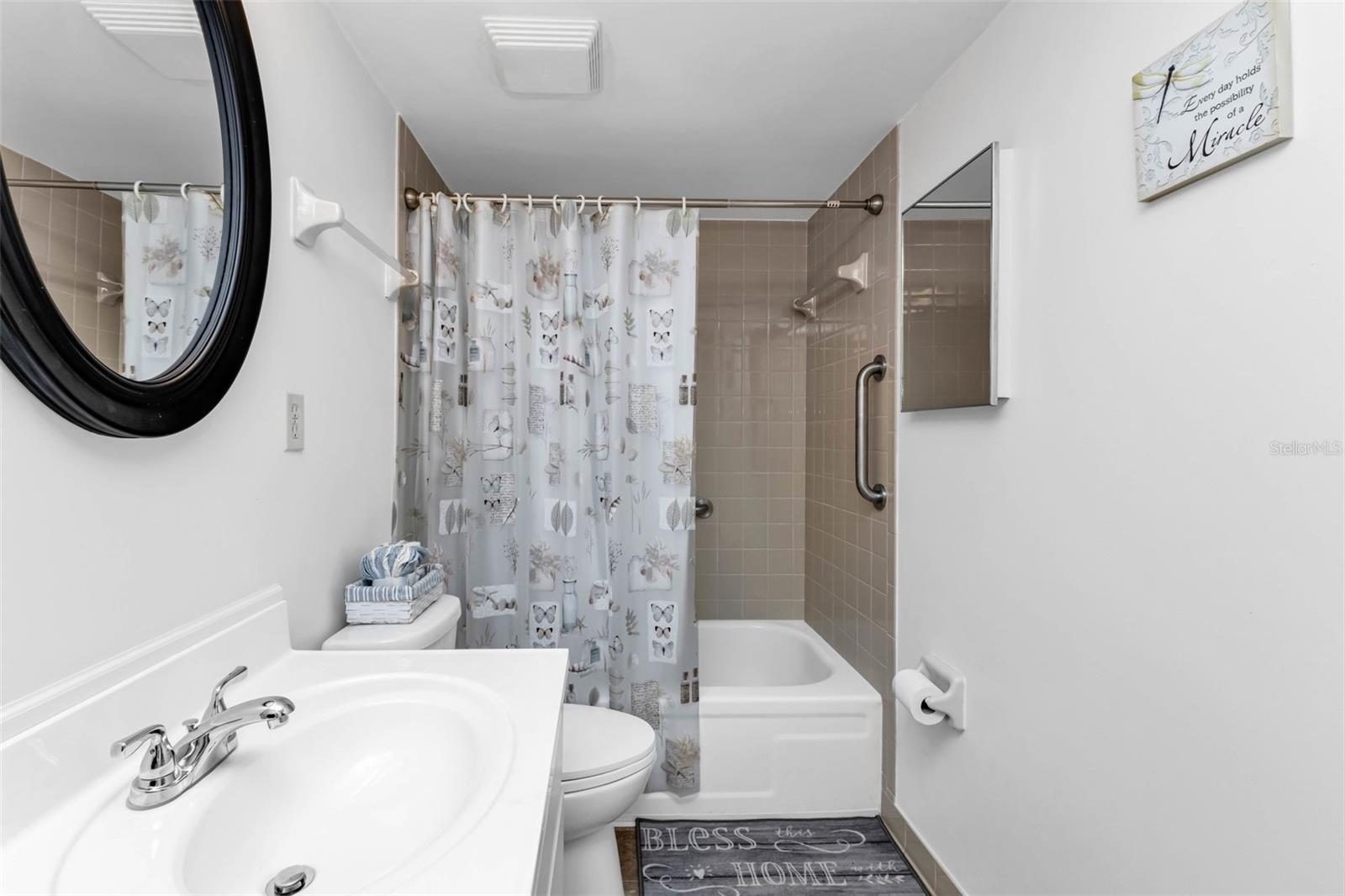 Image 23 of 48 For 21405 Olean Boulevard 208