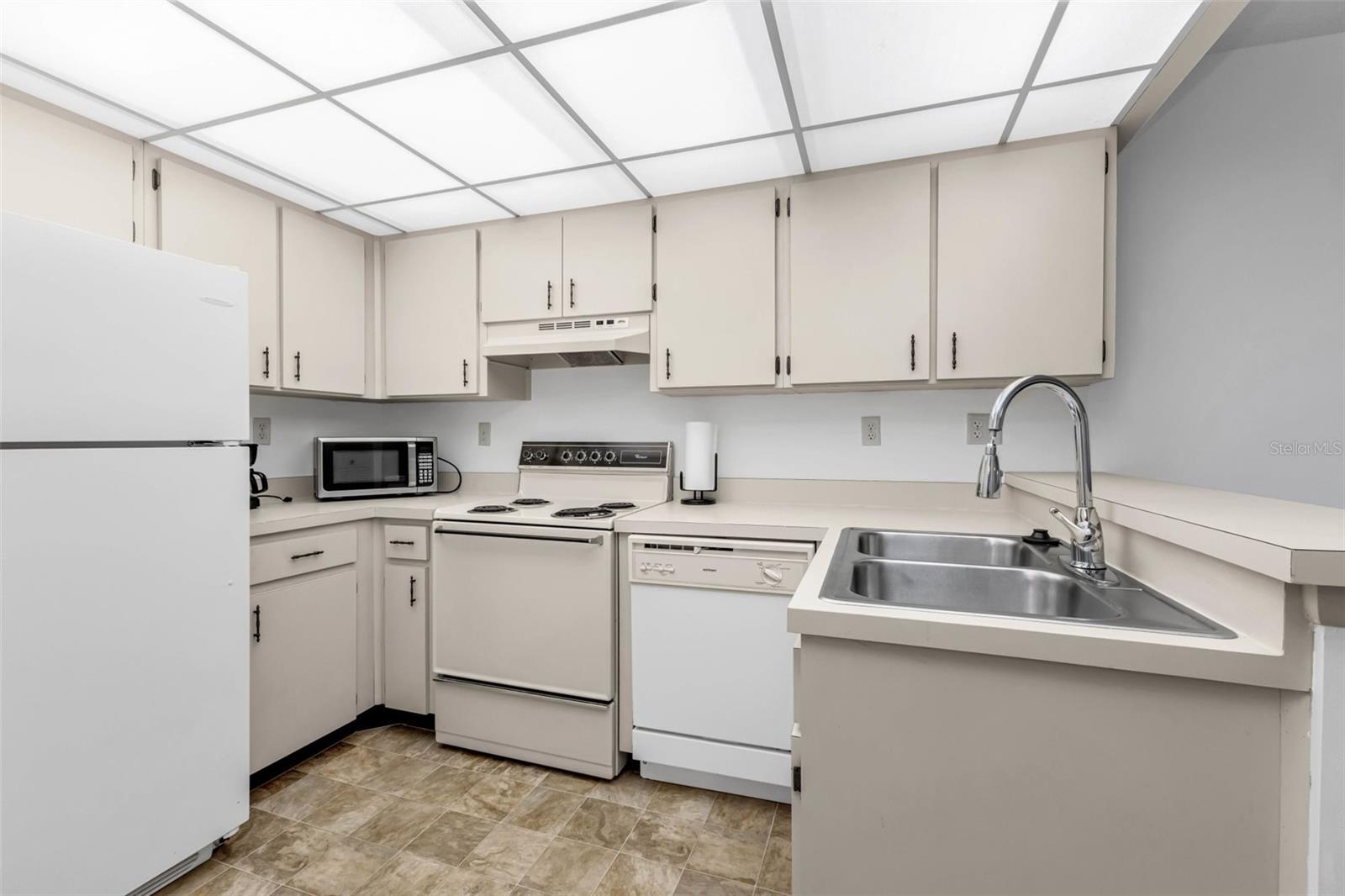 Image 25 of 48 For 21405 Olean Boulevard 208