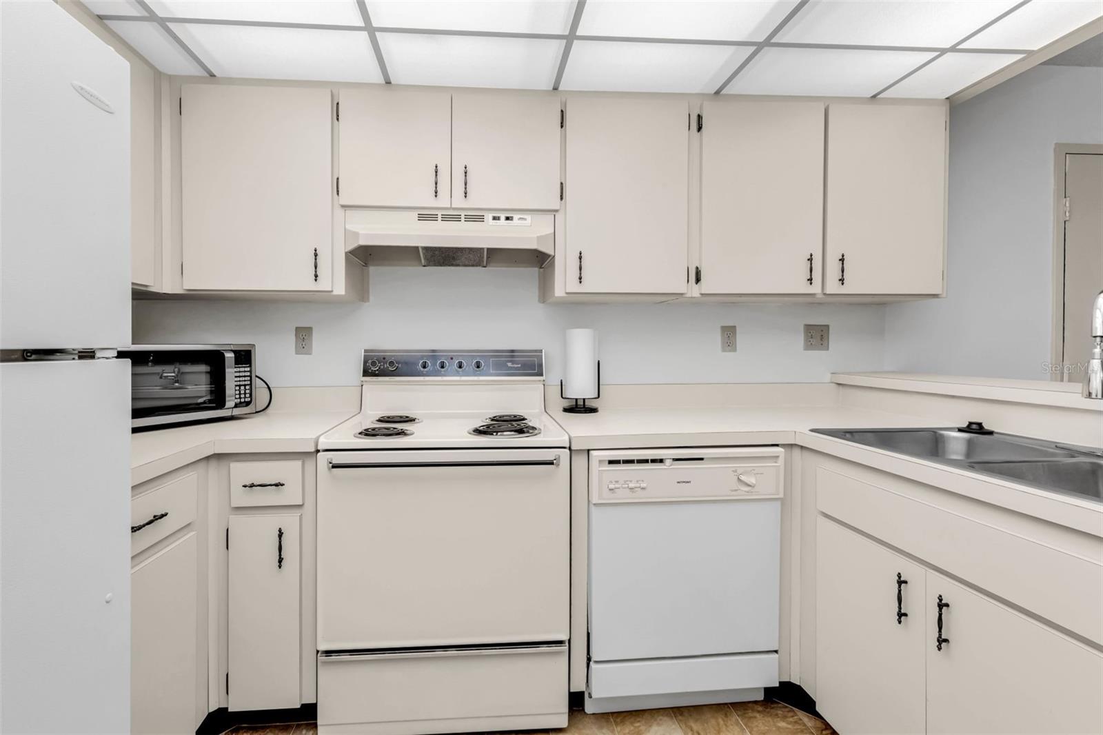 Image 26 of 48 For 21405 Olean Boulevard 208