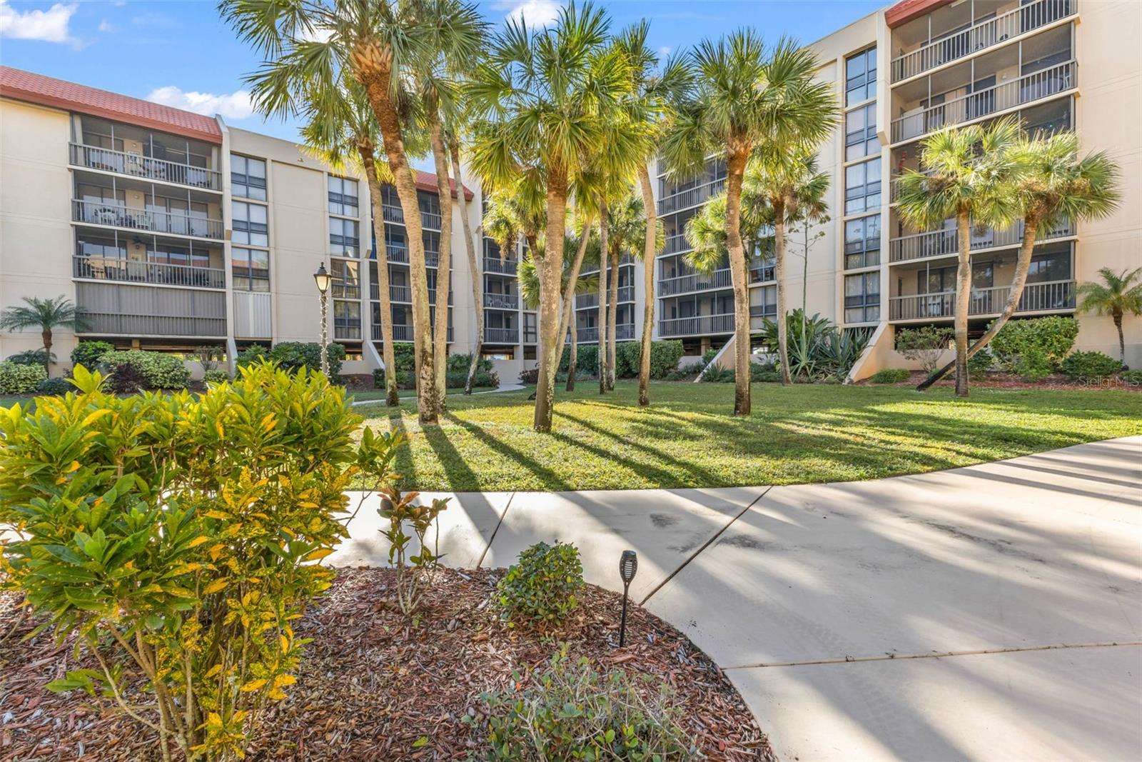 Image 31 of 48 For 21405 Olean Boulevard 208