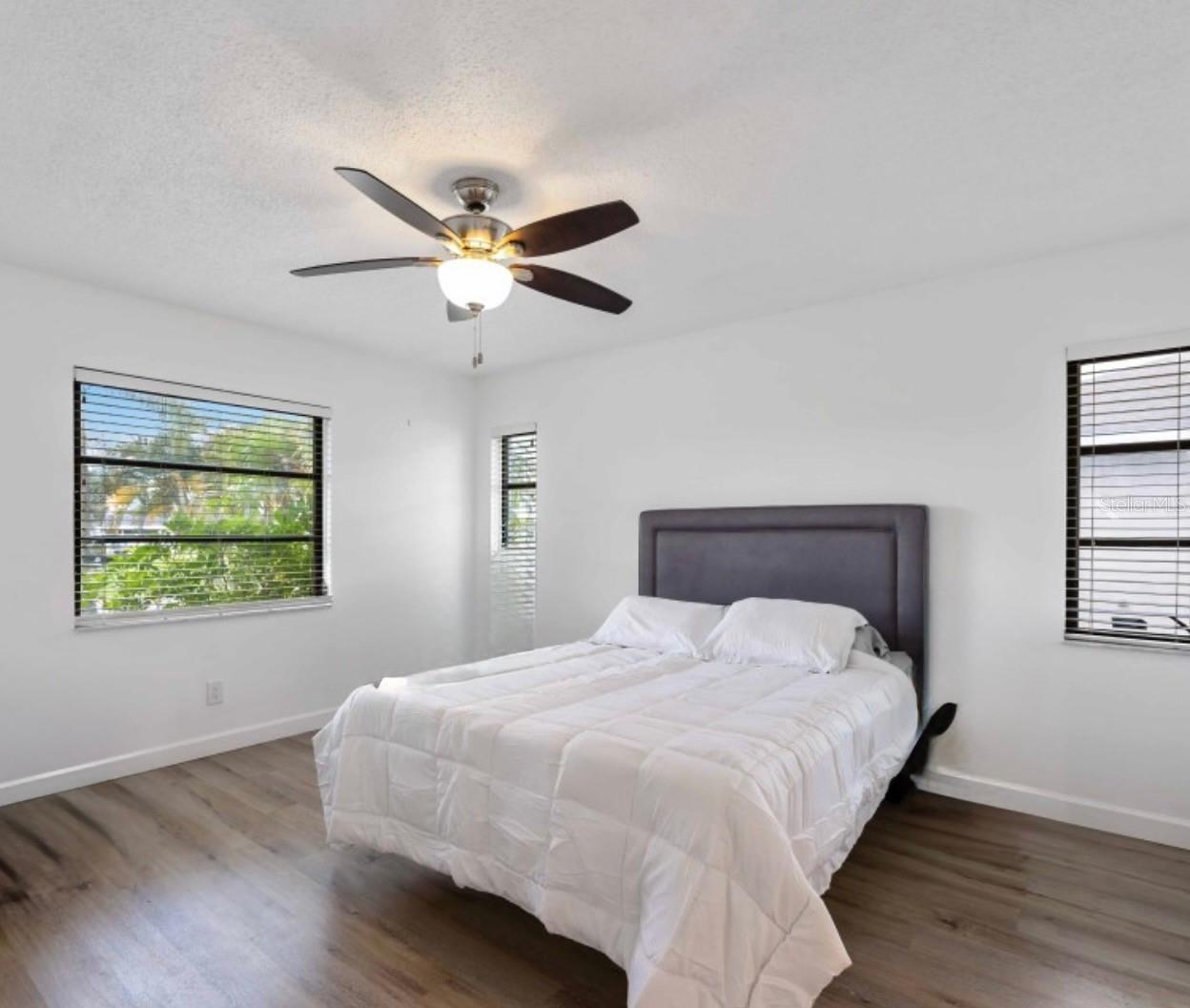 Image 4 of 24 For 1236 Fleetwood Drive Nw