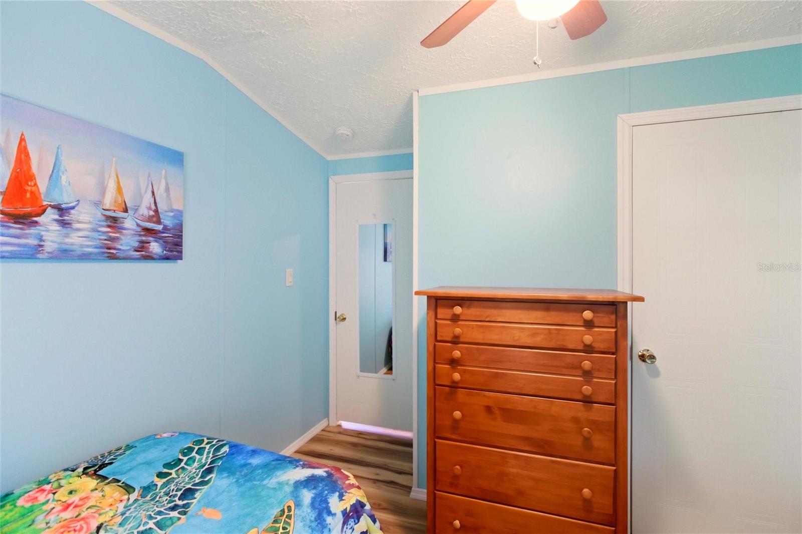 Image 25 of 56 For 15 Cardinal B15